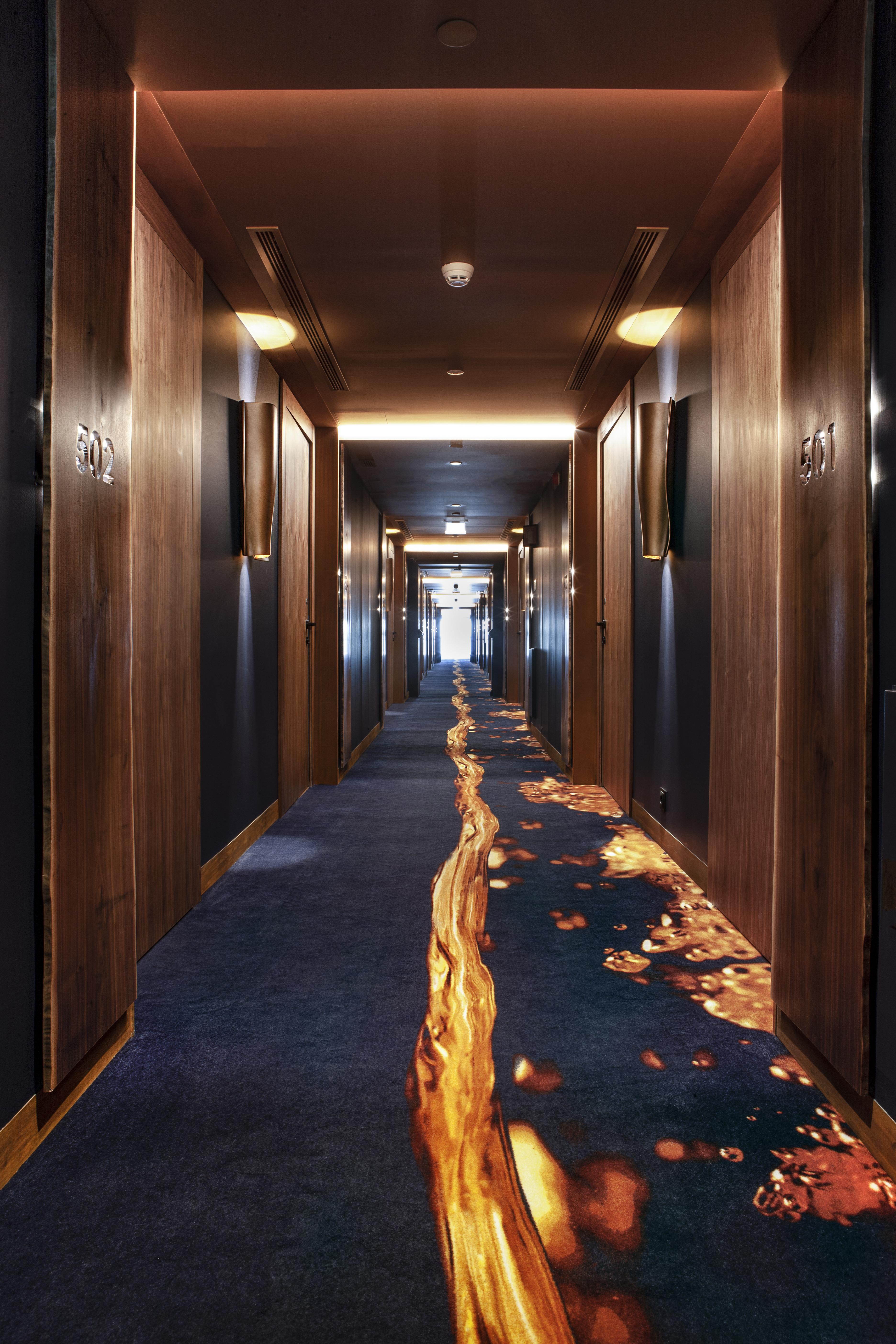 Forte De Gaia, Autograph Collection Вила-Нова-ди-Гая Экстерьер фото A corridor at the hotel