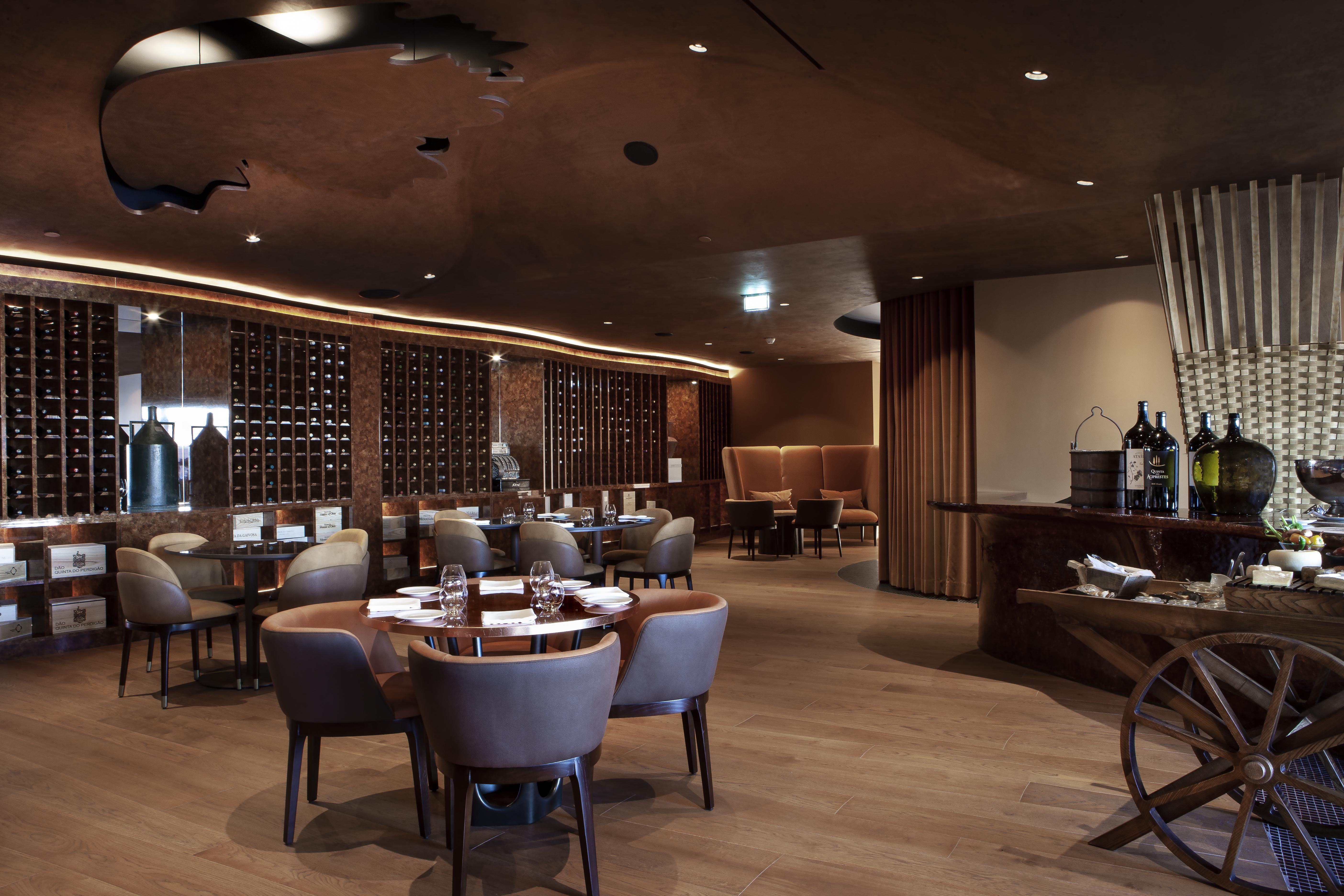 Forte De Gaia, Autograph Collection Вила-Нова-ди-Гая Экстерьер фото The interior of the restaurant