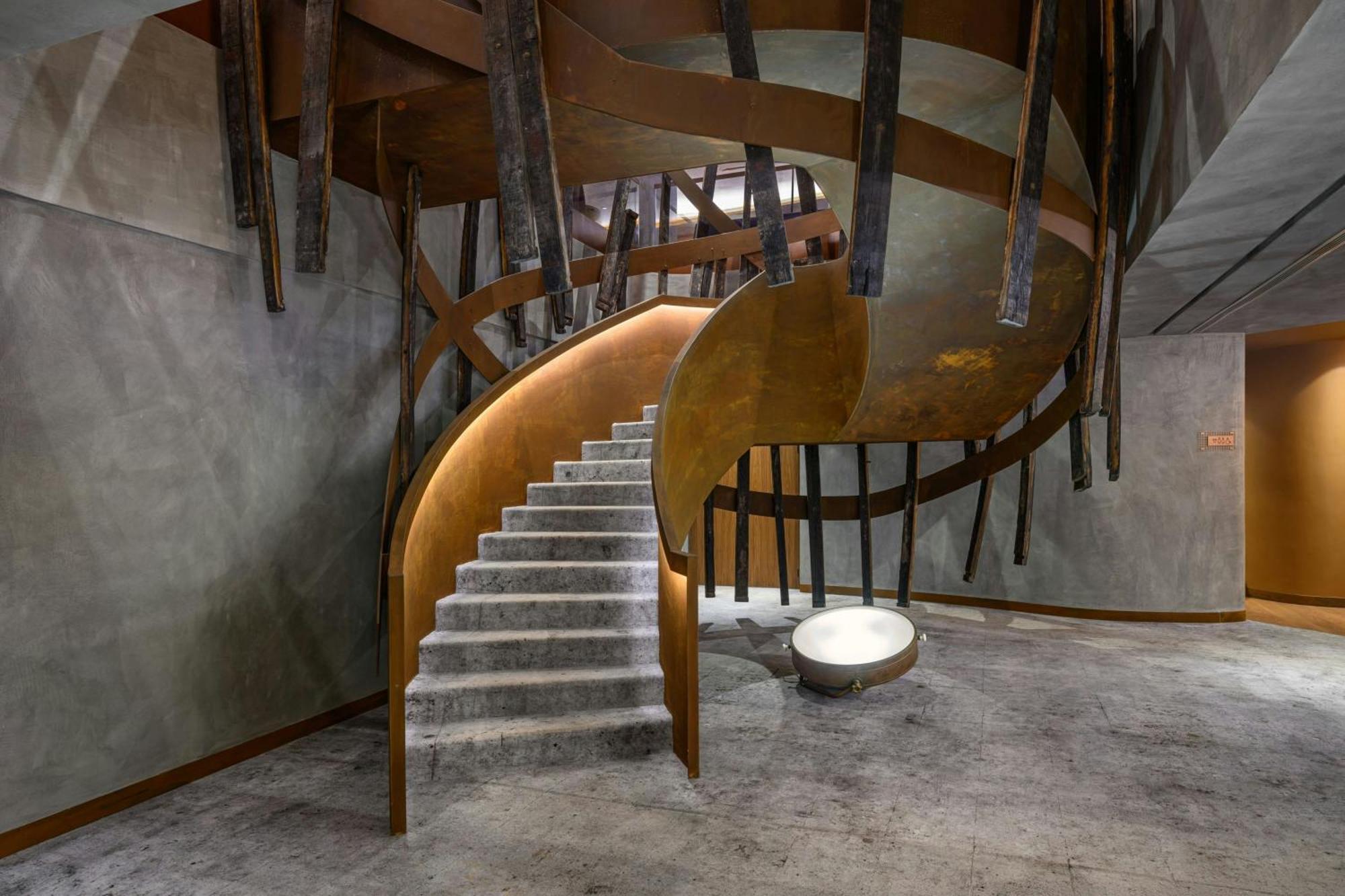 Forte De Gaia, Autograph Collection Вила-Нова-ди-Гая Экстерьер фото The staircase